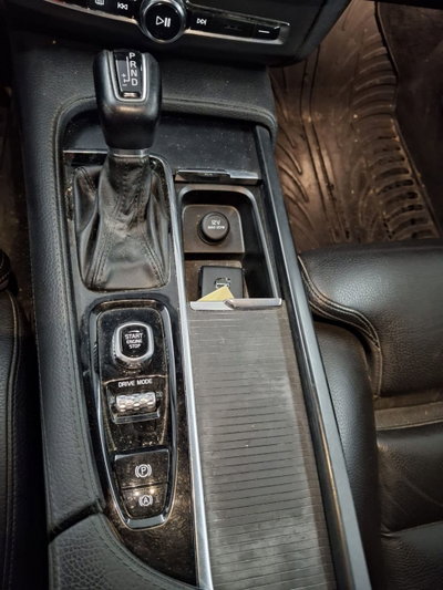 Volvo V90 D4 AWD Geartronic Inscription (13)