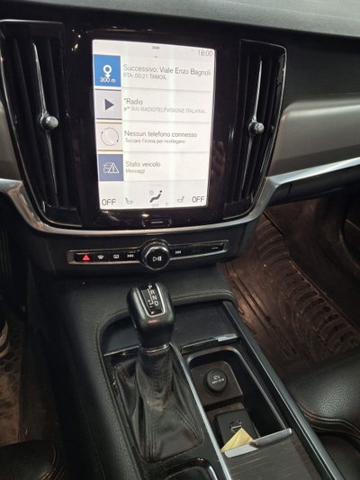 Volvo V90 D4 AWD Geartronic Inscription (14)