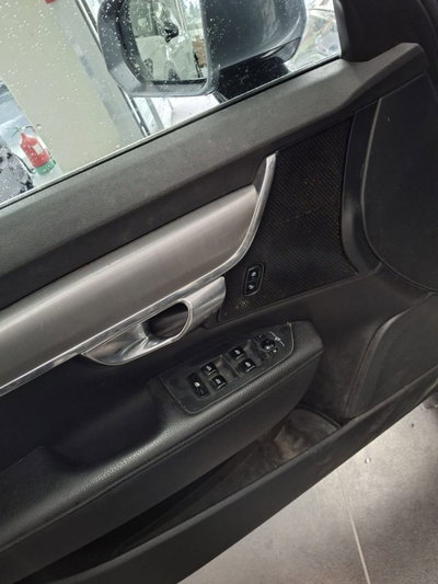 Volvo V90 D4 AWD Geartronic Inscription (16)