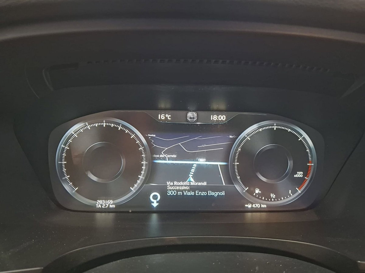Volvo V90 D4 AWD Geartronic Inscription (9)