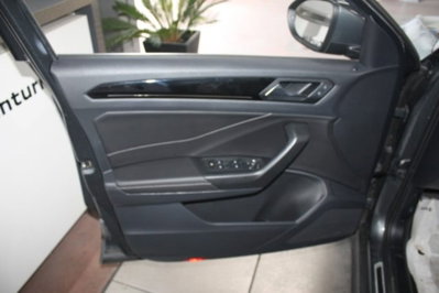 Volkswagen T-Roc 2.0 tdi R-Line 115cv (11)