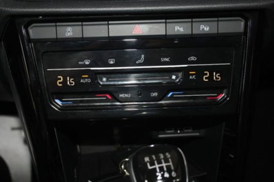Volkswagen T-Roc 2.0 tdi R-Line 115cv (15)