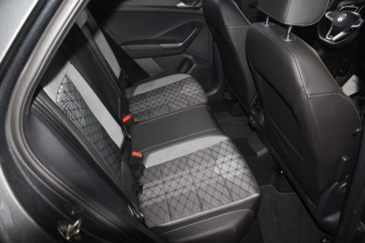 Volkswagen T-Roc 2.0 tdi R-Line 115cv (8)