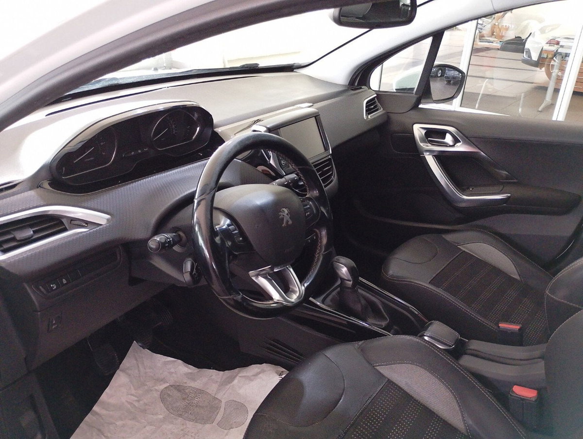 Peugeot 2008 VTi 82CV Allure (13)