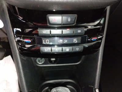 Peugeot 2008 VTi 82CV Allure (16)