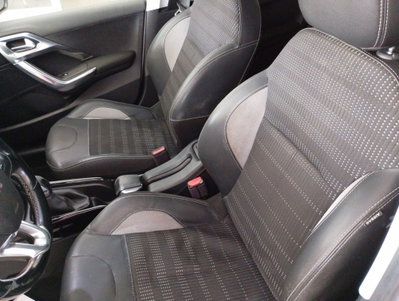 Peugeot 2008 VTi 82CV Allure (19)