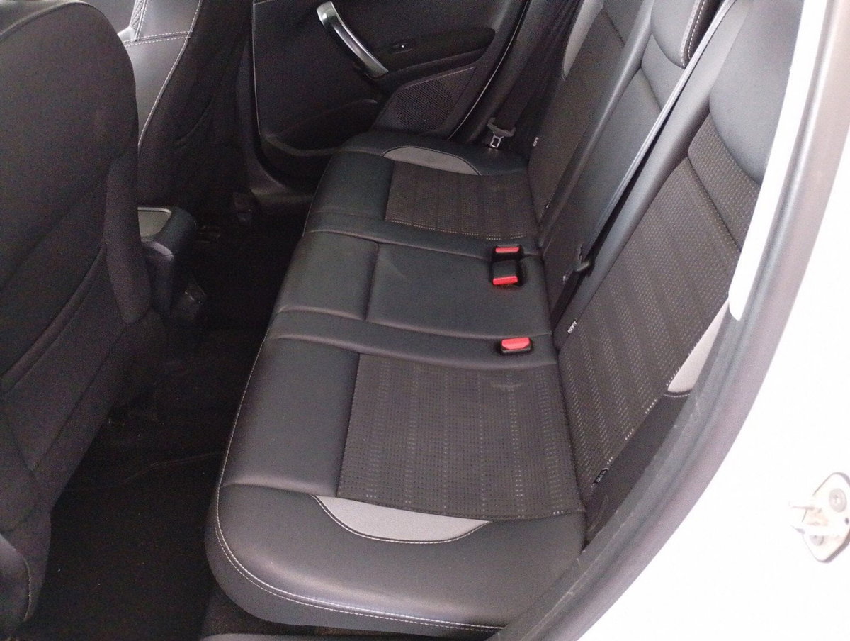 Peugeot 2008 VTi 82CV Allure (20)