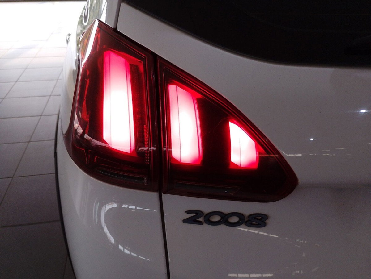 Peugeot 2008 VTi 82CV Allure (9)