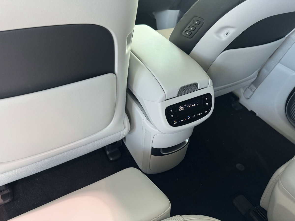 Hyundai Ioniq 9 110 kWh Calligraphy awd performance (13)