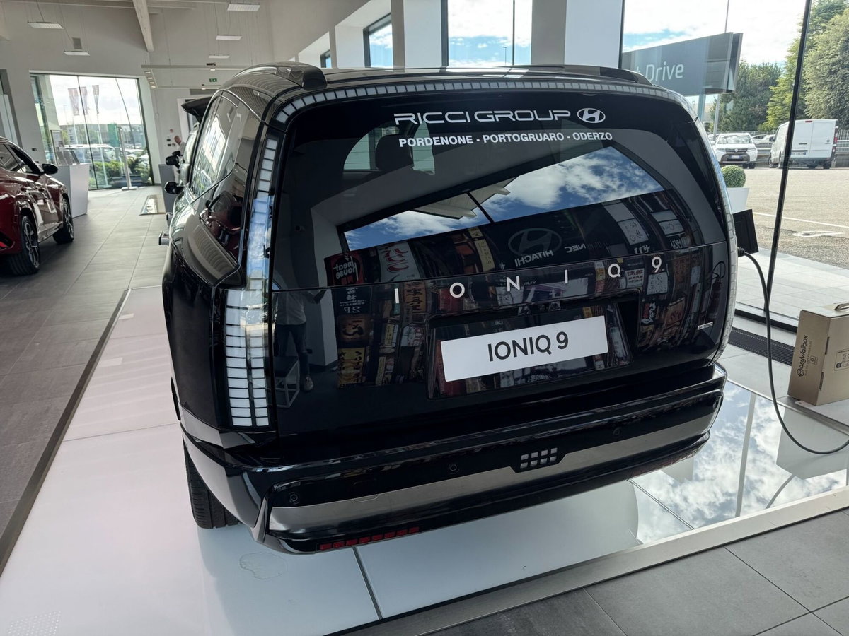 Hyundai Ioniq 9 110 kWh Calligraphy awd performance (4)