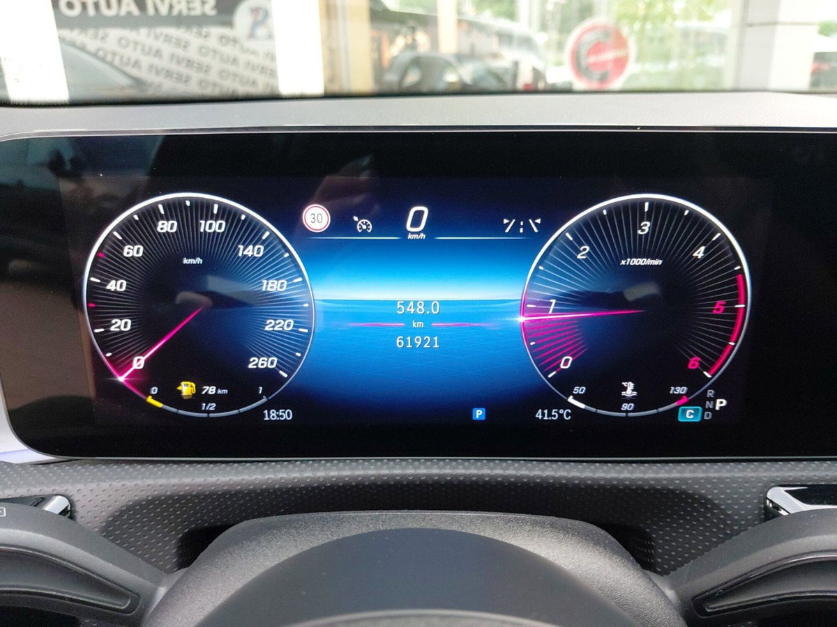 Mercedes-Benz Classe A 200 d Premium (12)