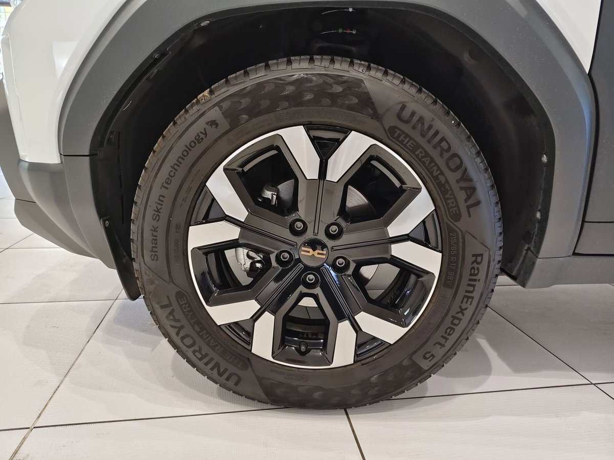 Dacia Duster 1.2 mild hybrid Extreme 4x4 130cv (8)