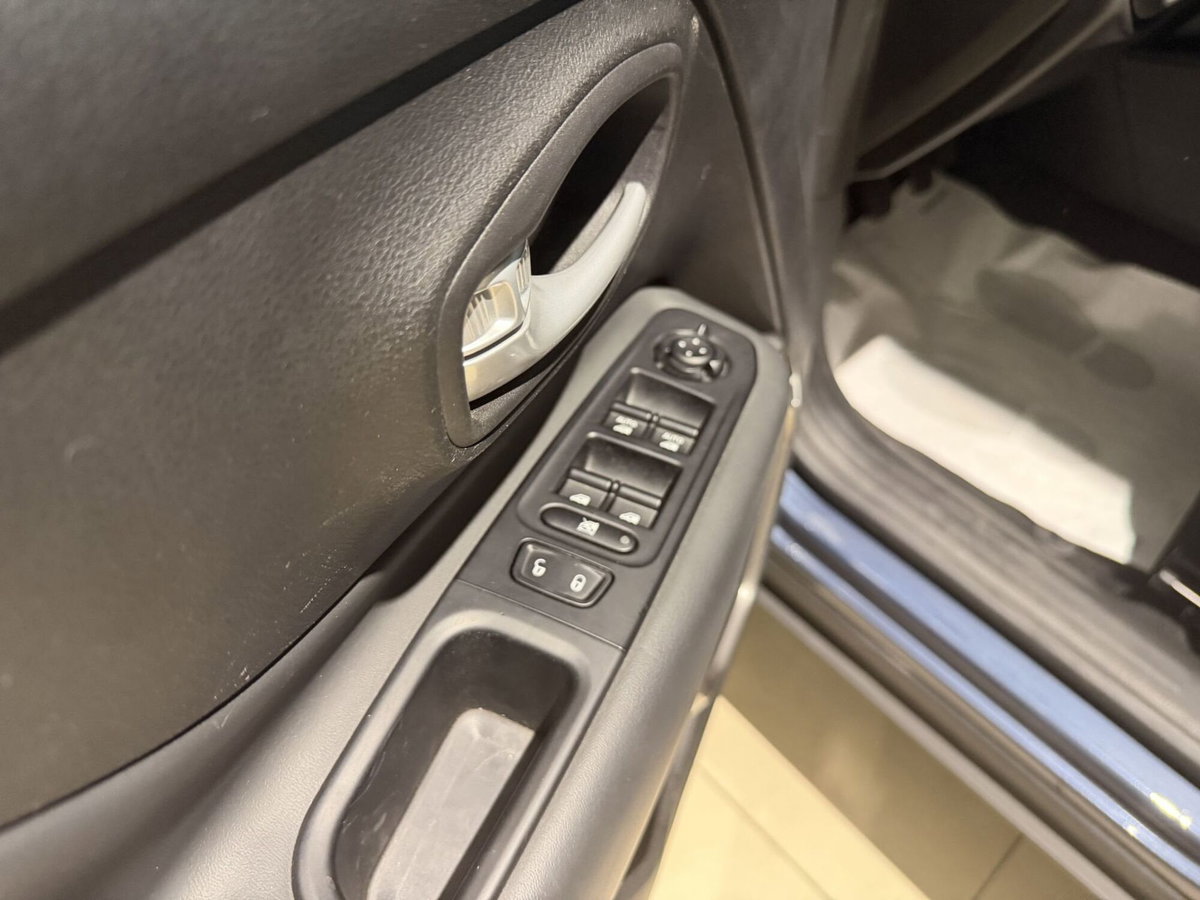 Jeep Renegade 1.6 mjt Limited 2wd 130cv (9)