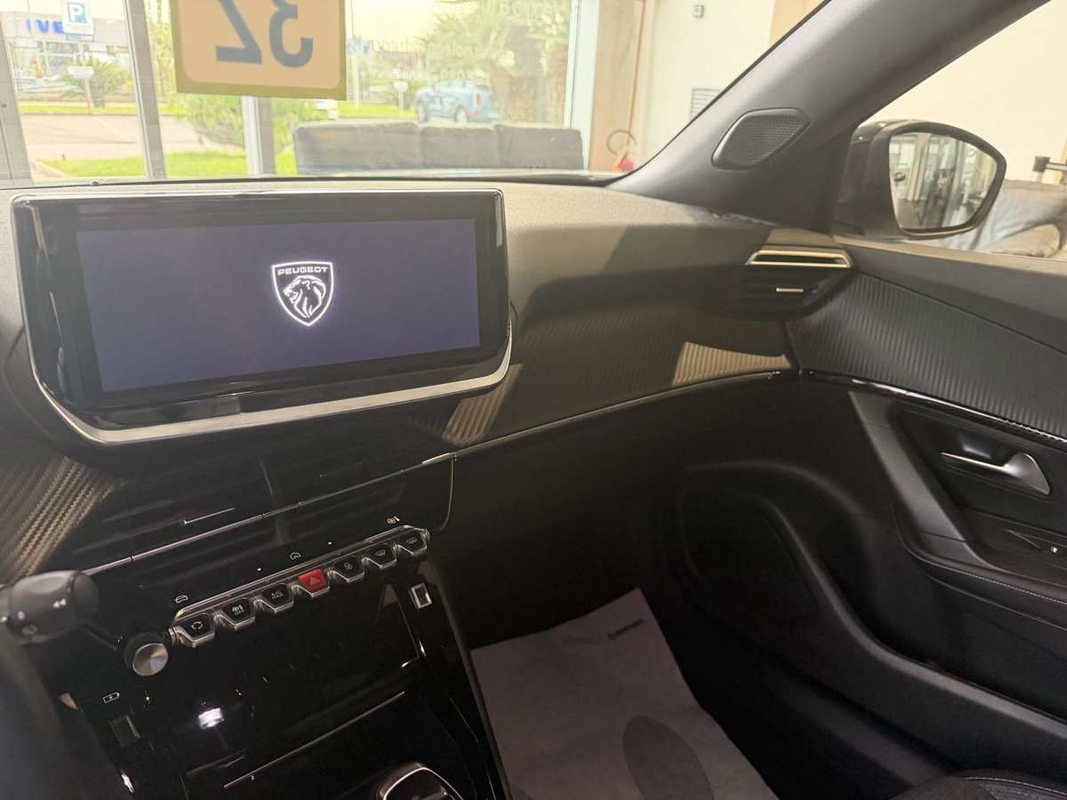 Peugeot 2008 1.2 turbo Allure 100cv (10)