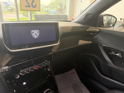 Peugeot 2008 1.2 turbo Allure 100cv (10)