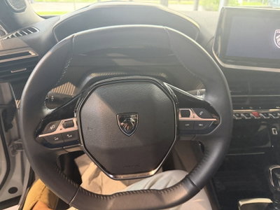 Peugeot 2008 1.2 turbo Allure 100cv (11)