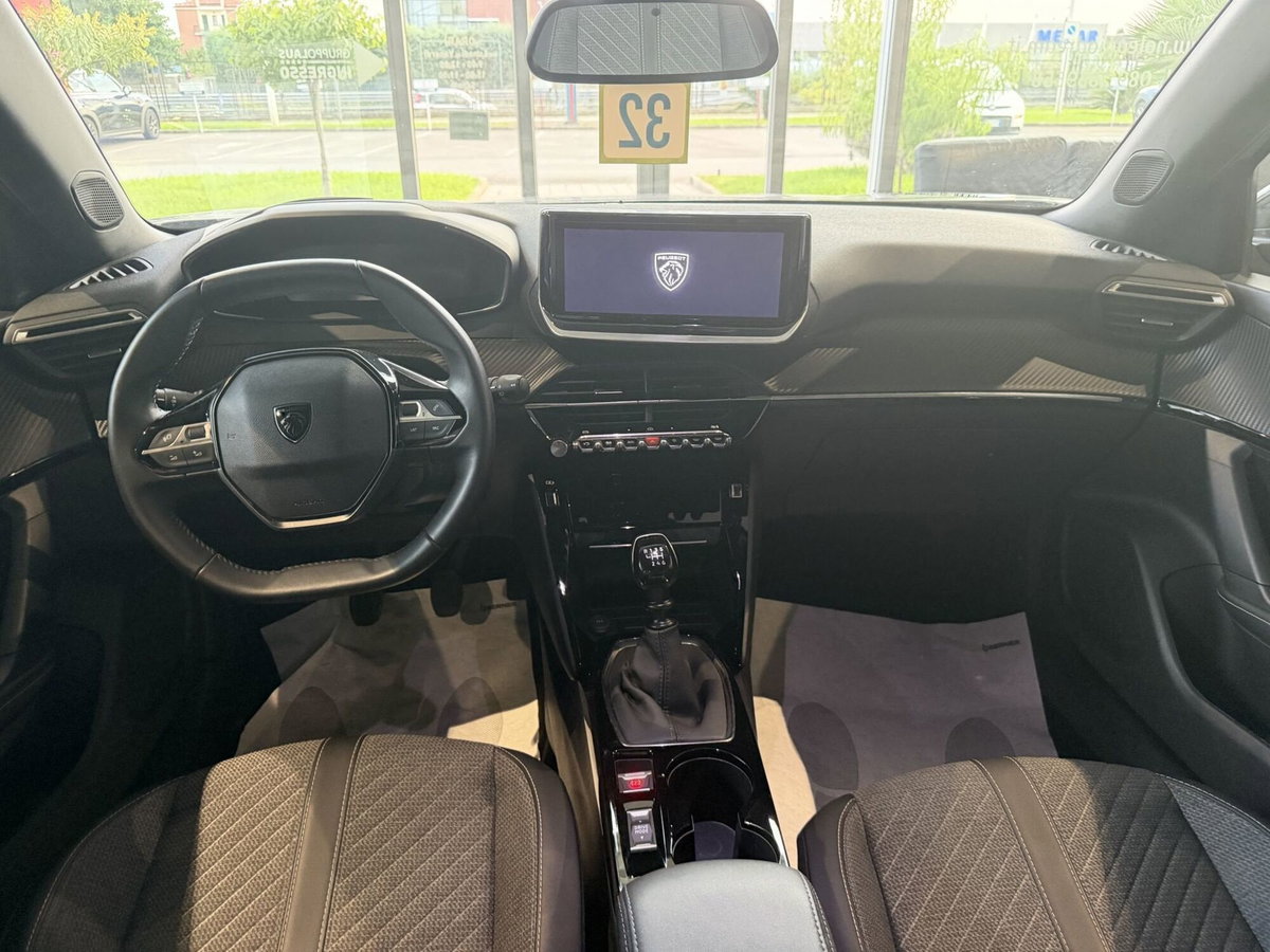 Peugeot 2008 1.2 turbo Allure 100cv (12)
