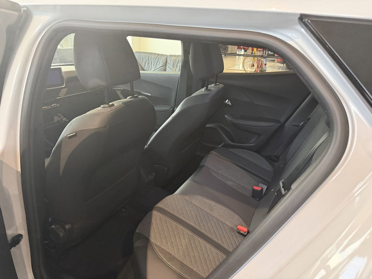 Peugeot 2008 1.2 turbo Allure 100cv (13)