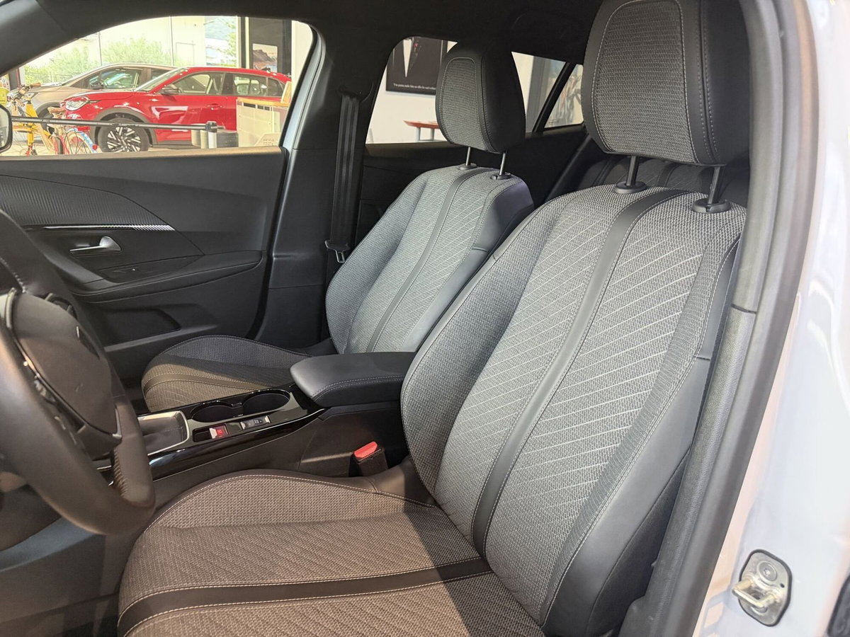 Peugeot 2008 1.2 turbo Allure 100cv (7)