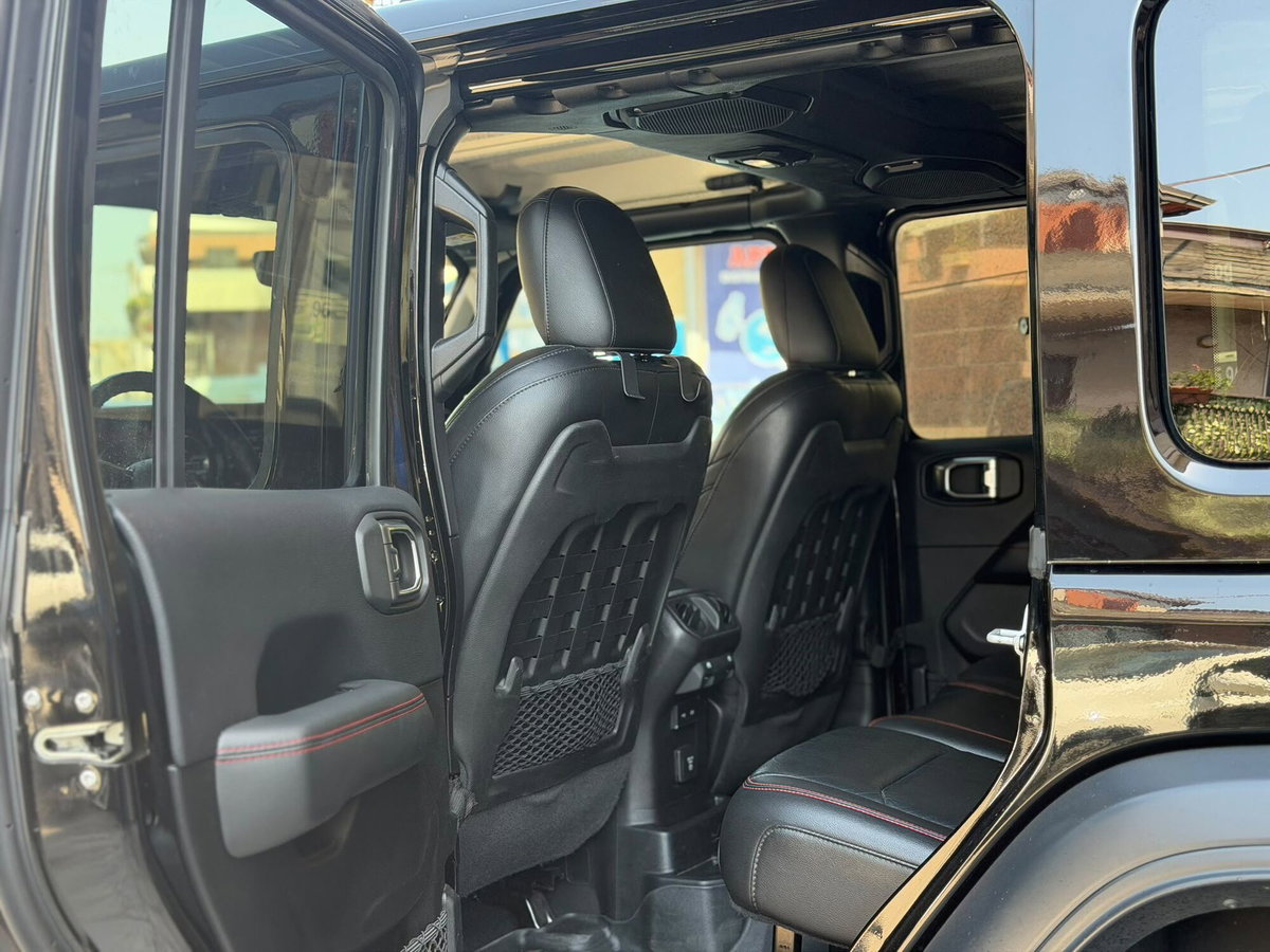 Jeep Wrangler 2.2 Mjt II Sahara (14)