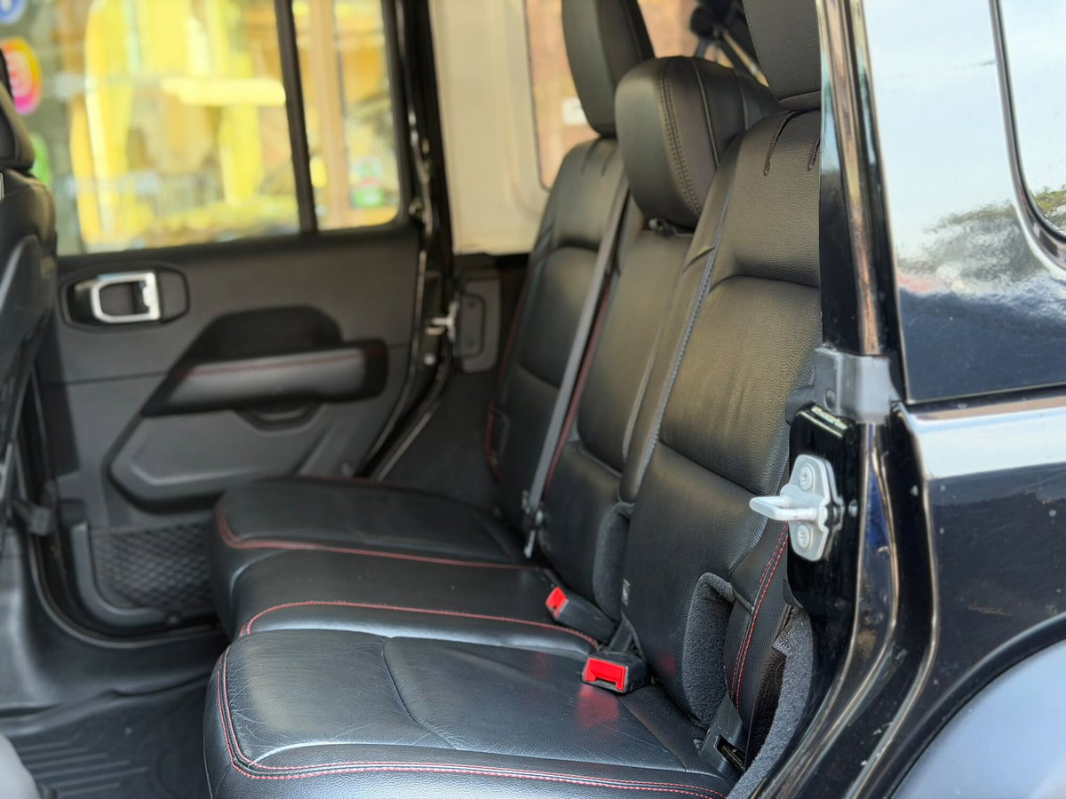 Jeep Wrangler 2.2 Mjt II Sahara (16)