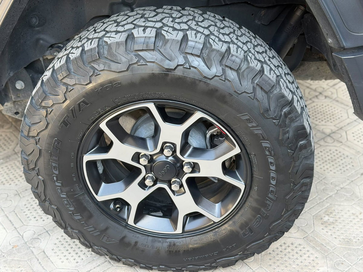 Jeep Wrangler 2.2 Mjt II Sahara (9)