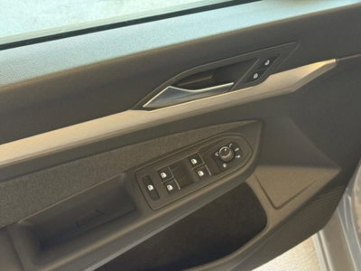 Volkswagen Golf 2.0 tdi Life 115cv (8)