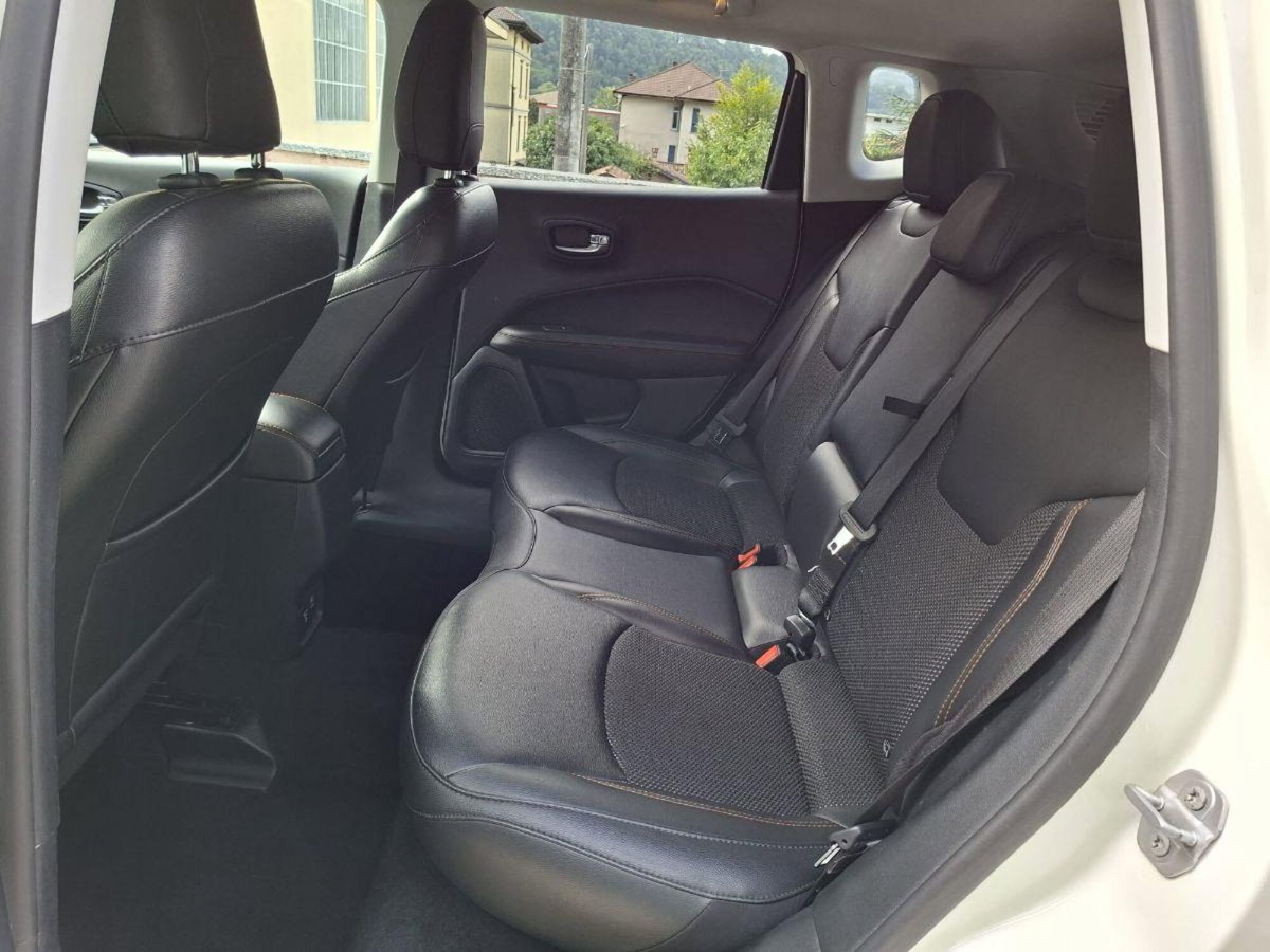 Jeep Compass 1.6 Multijet II 2WD Limited (9)