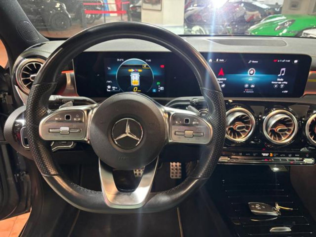 Mercedes-Benz Classe A 220 d AMG Line Premium Plus auto (9)
