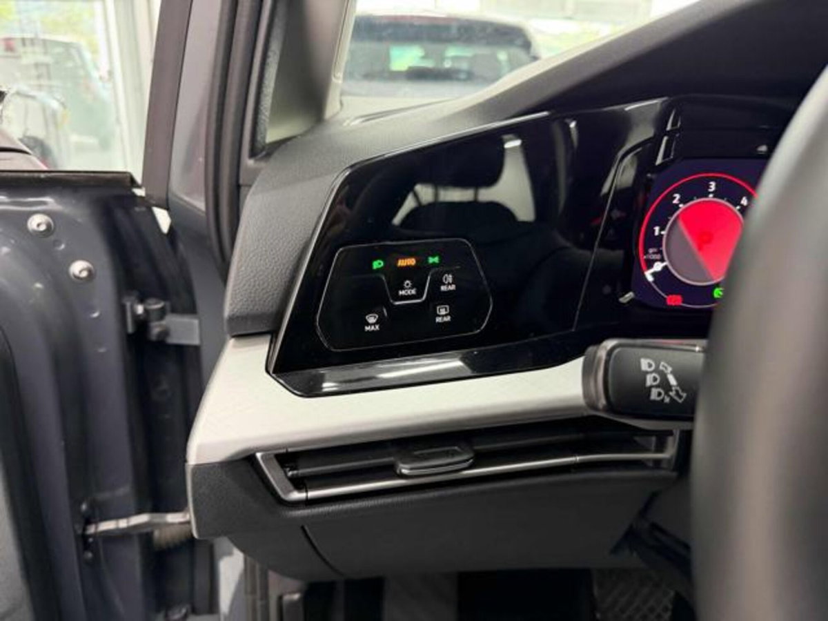 Volkswagen Golf Variant 2.0 TDI 150 CV DSG SCR 4Motion Life (16)