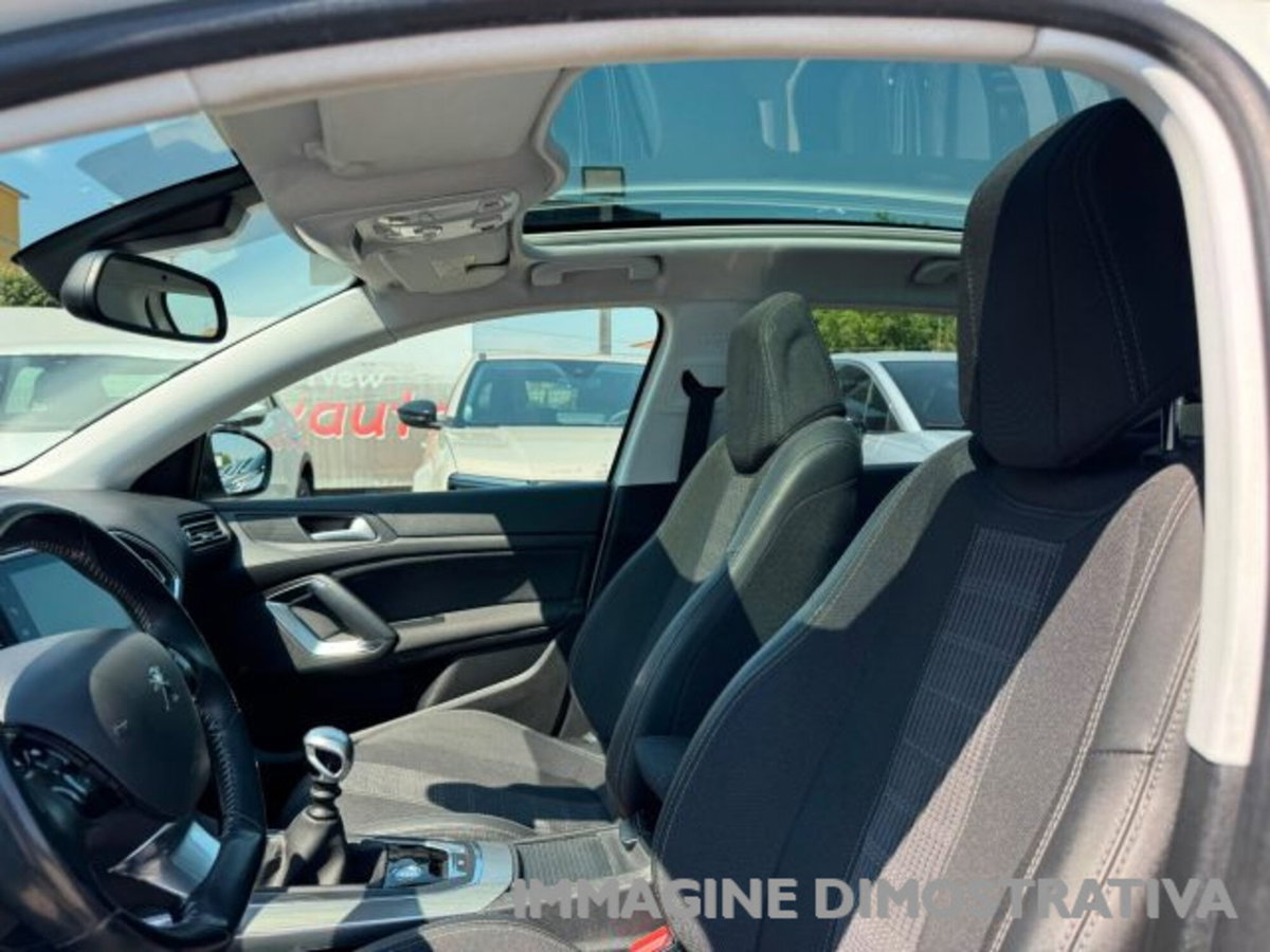 Peugeot 308 BlueHDi 130 S&S Allure (14)