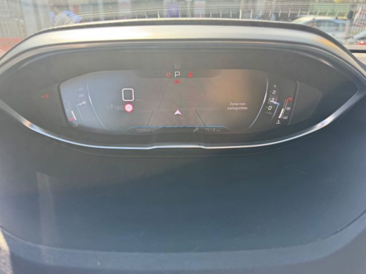 Peugeot 3008 BlueHDi 130 S&S EAT8 GT Pack (11)