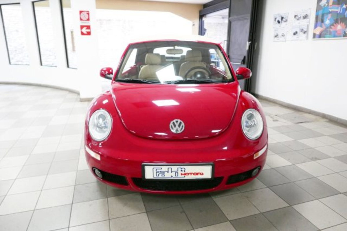 Volkswagen New Beetle Cabrio TDI 105CV (2)
