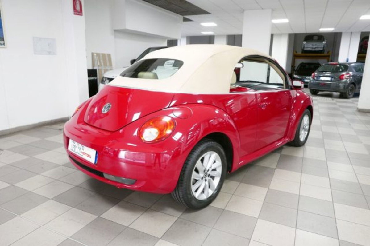 Volkswagen New Beetle Cabrio TDI 105CV (4)