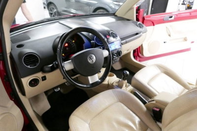 Volkswagen New Beetle Cabrio TDI 105CV (7)