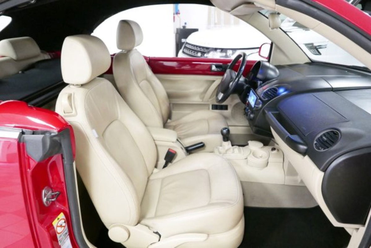 Volkswagen New Beetle Cabrio TDI 105CV (8)