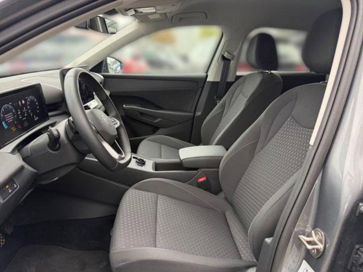 Volkswagen T-Roc 1.5 etsi Life 115cv dsg (9)