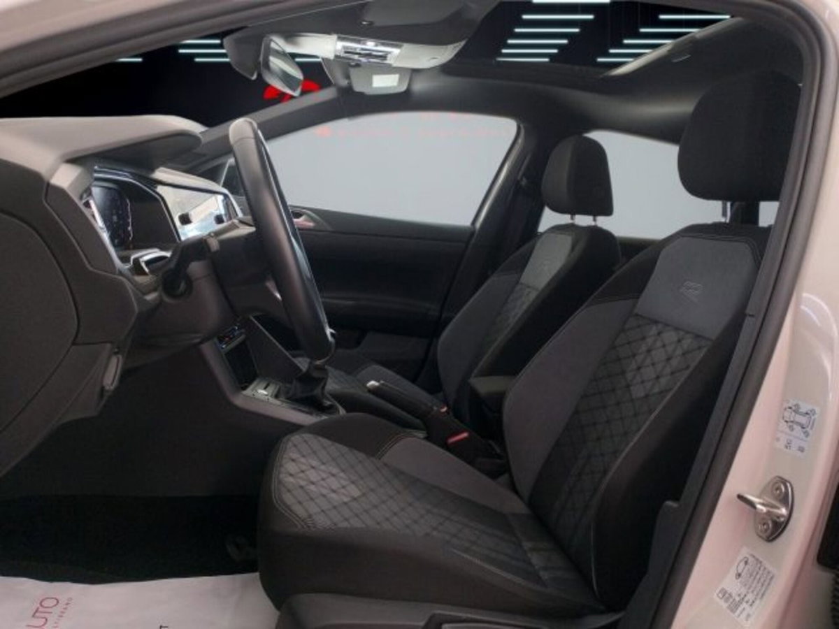 Volkswagen Taigo 1.0 tsi R-Line 115cv (13)