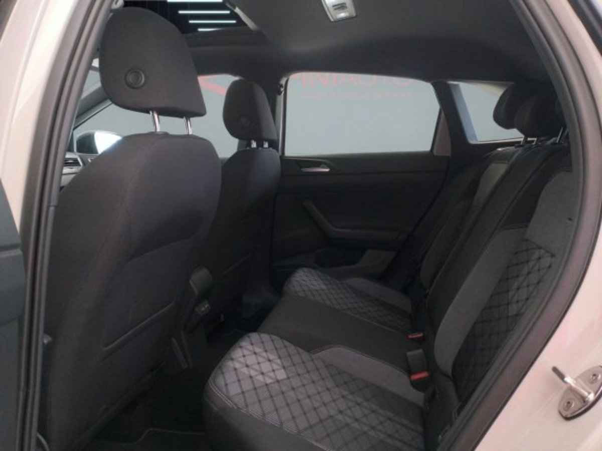 Volkswagen Taigo 1.0 tsi R-Line 115cv (15)