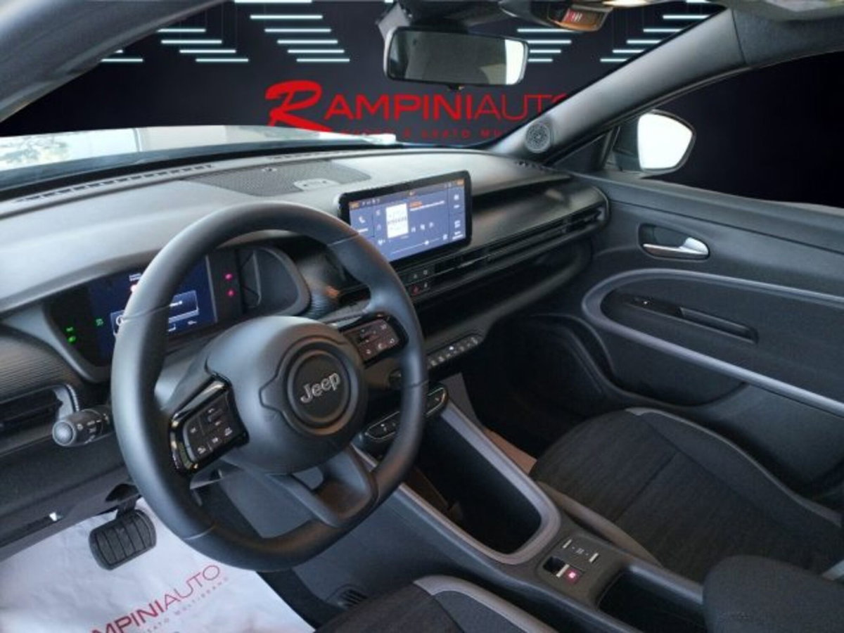 Jeep Avenger 1.2 turbo e-hybrid mhev Summit fwd 110cv edct6 (14)
