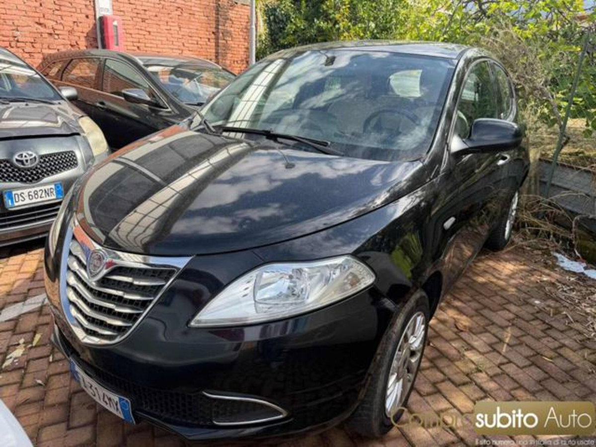 Lancia Ypsilon 0.9 TwinAir 85 CV 5 porte S&S Silver (2)