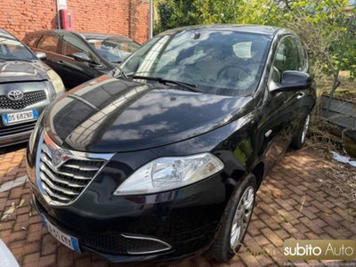 Lancia Ypsilon 0.9 TwinAir 85 CV 5 porte S&S Silver (2)