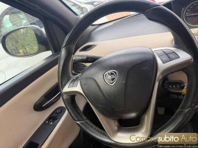 Lancia Ypsilon 0.9 TwinAir 85 CV 5 porte S&S Silver (8)