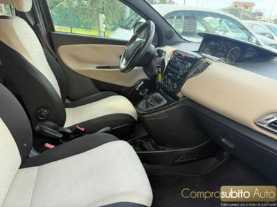 Lancia Ypsilon 0.9 TwinAir 85 CV 5 porte S&S Silver (9)