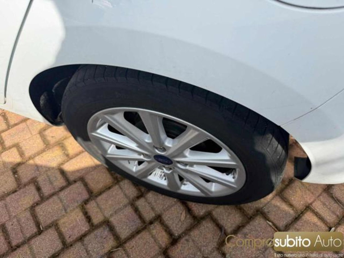 Ford Fiesta 1.2 82 CV 5 porte Titanium (8)