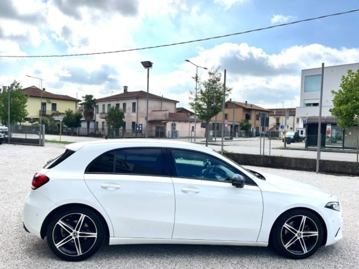 Mercedes-Benz Classe A Sedan 200 d Automatic 4Matic 4p. Sport (14)