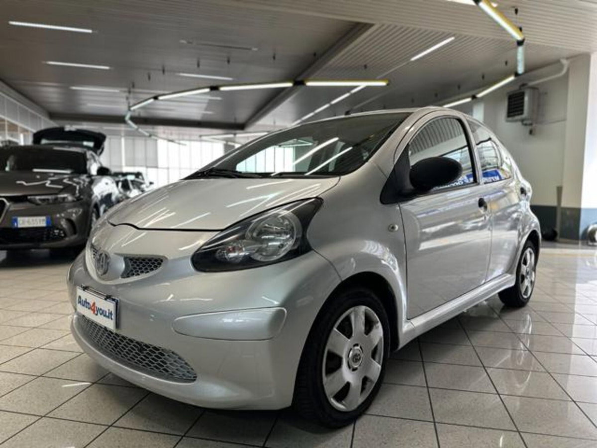 Toyota Aygo 1.0 12V VVT-i 5 porte Sol (2)