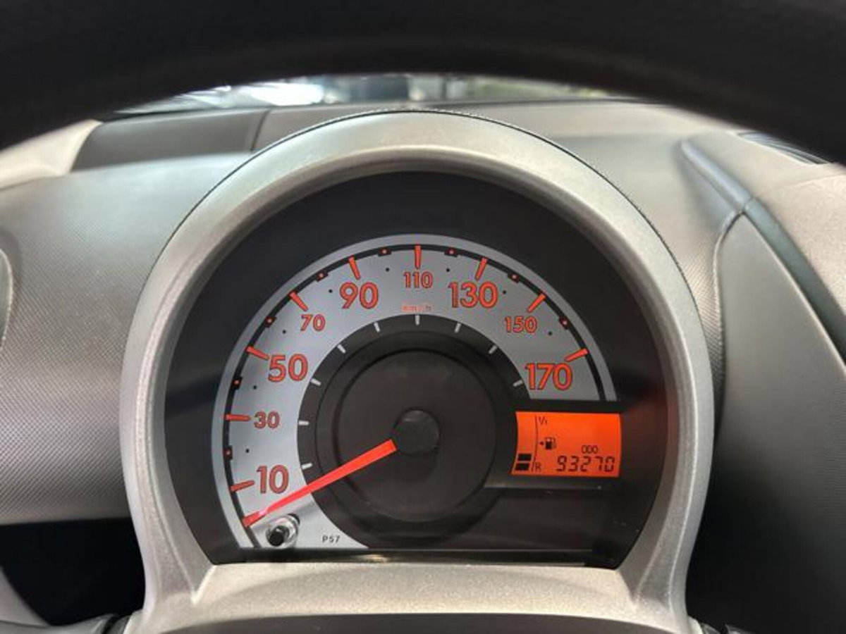 Toyota Aygo 1.0 12V VVT-i 5 porte Sol (7)