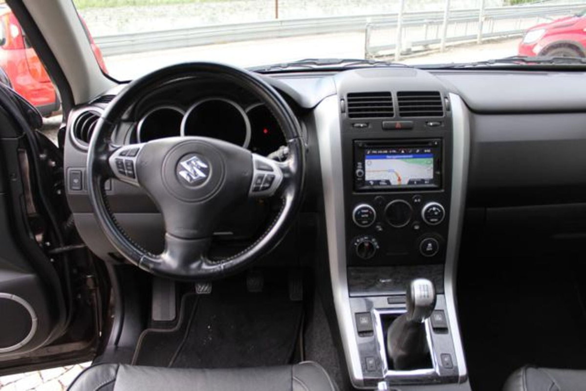 Suzuki Grand Vitara 1.9 DDiS 5 porte Evolution (9)
