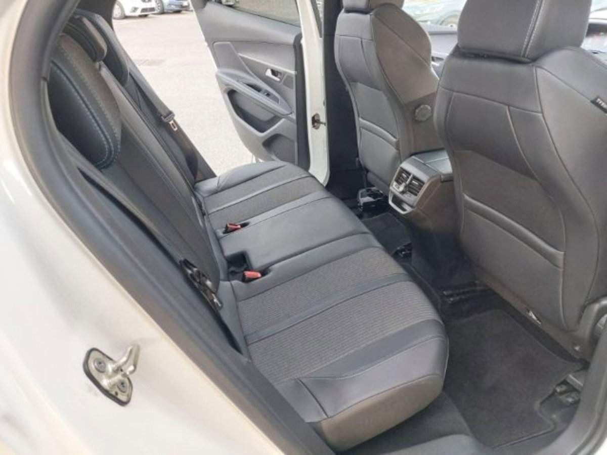 Peugeot 3008 BlueHDi 130 S&S EAT8 Allure Pack (14)